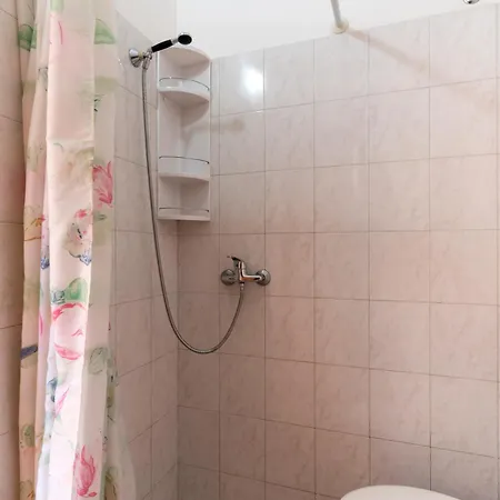 לינה וארוחת בוקר La Saracina