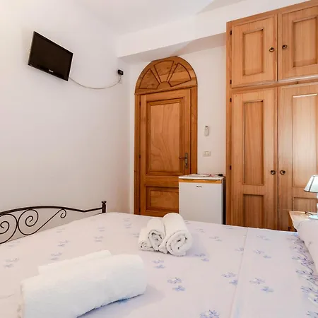 La Saracina Bed & Breakfast *